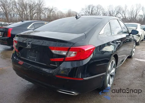 2018 Honda Accord Touring z USA, uszkodzony, nr VIN 1HGCV1F91JA168267